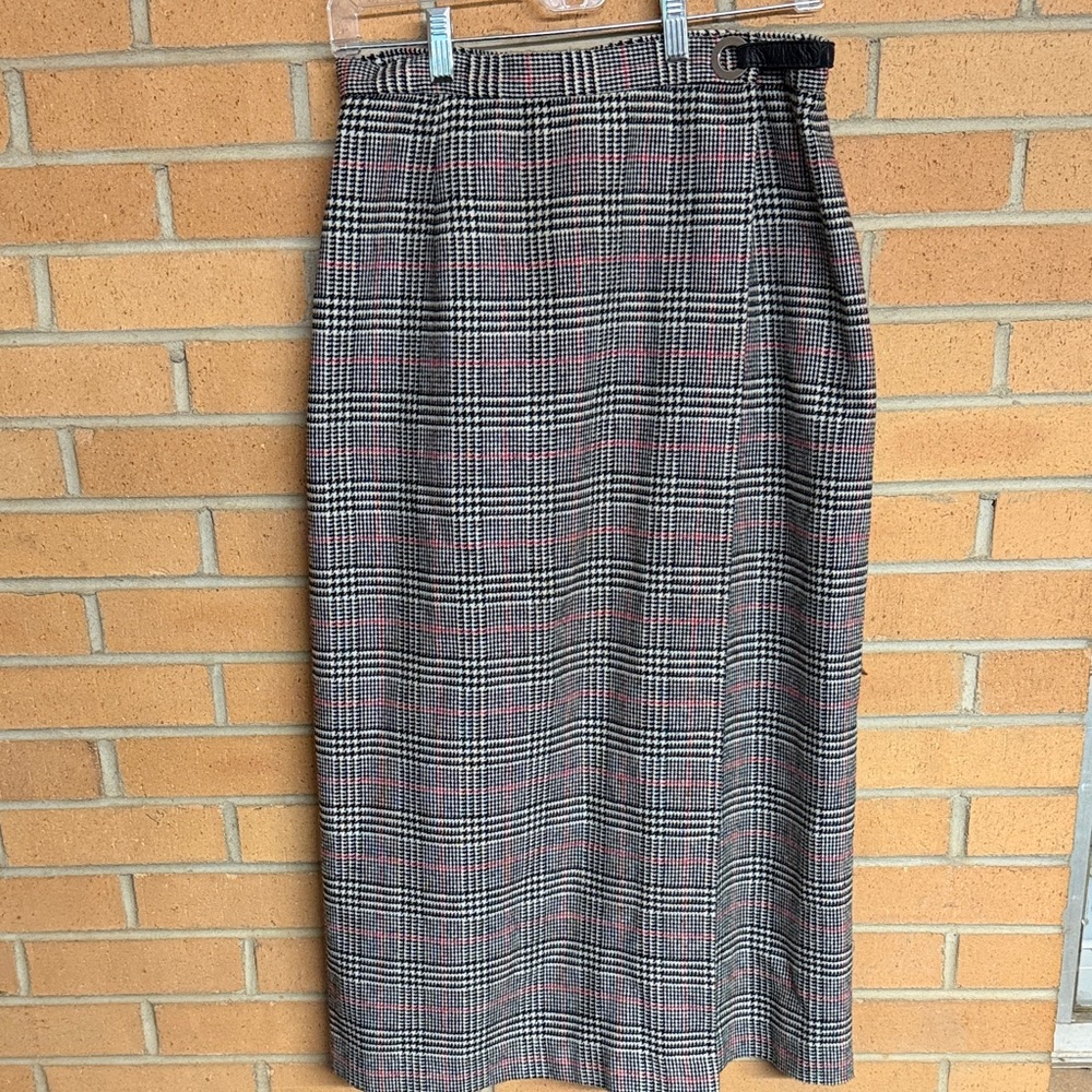 Evan Picone Glen Plaid Pencil Skirt in Black, Gray & Red